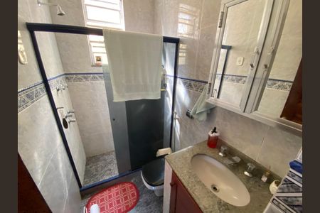 Casa à venda com 210m², 3 quartos e 2 vagas Casa à venda com 210m², 3 quartos e 2 vagasBanheiro