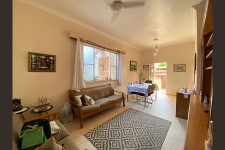 Casa à venda com 210m², 3 quartos e 2 vagas Casa à venda com 210m², 3 quartos e 2 vagasSala