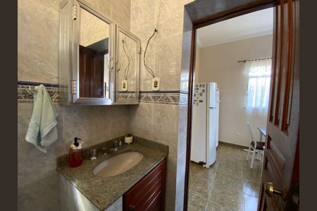 Casa à venda com 210m², 3 quartos e 2 vagas Casa à venda com 210m², 3 quartos e 2 vagasBanheiro