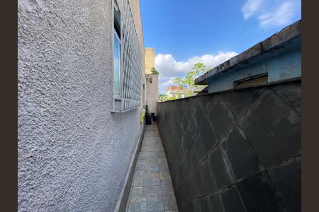 Casa à venda com 210m², 3 quartos e 2 vagas Casa à venda com 210m², 3 quartos e 2 vagasCorredor