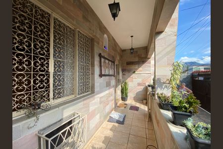 Casa à venda com 210m², 3 quartos e 2 vagas Casa à venda com 210m², 3 quartos e 2 vagasVaranda