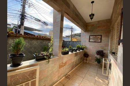 Casa à venda com 210m², 3 quartos e 2 vagas Casa à venda com 210m², 3 quartos e 2 vagasVaranda