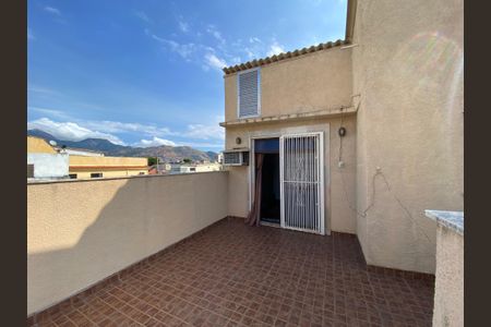 Casa à venda com 210m², 3 quartos e 2 vagas Casa à venda com 210m², 3 quartos e 2 vagasVaranda Quarto de Serviço