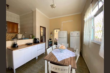 Casa à venda com 210m², 3 quartos e 2 vagas Casa à venda com 210m², 3 quartos e 2 vagasCozinha