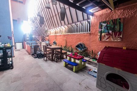 Casa de condomínio para alugar com 230m², 5 quartos e 1 vagaÁrea comum