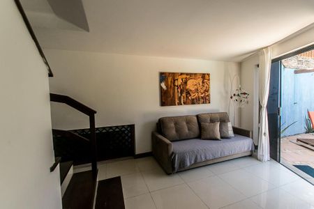 Casa de condomínio para alugar com 230m², 5 quartos e 1 vagaSala