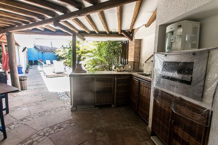 Casa de condomínio para alugar com 230m², 5 quartos e 1 vagaÁrea comum