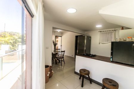Casa de condomínio para alugar com 230m², 5 quartos e 1 vagaSala+cozinha