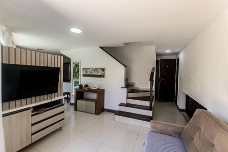 Casa de condomínio para alugar com 230m², 5 quartos e 1 vagaSala