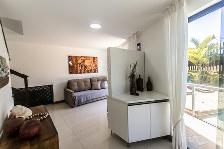 Casa de condomínio para alugar com 230m², 5 quartos e 1 vagaSala