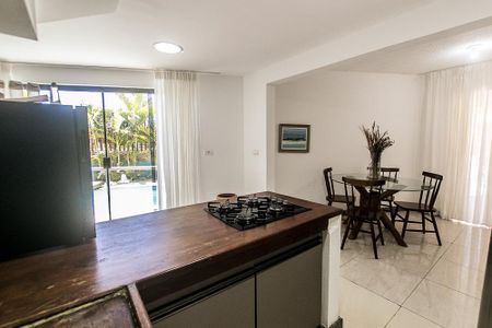 Casa de condomínio para alugar com 230m², 5 quartos e 1 vagaSala+cozinha