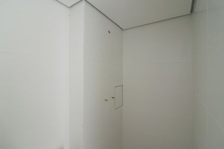 Apartamento à venda com 56m², 2 quartos e 1 vaga Apartamento à venda com 56m², 2 quartos e 1 vagaBanheiro Social