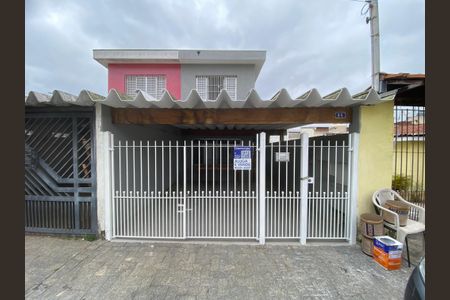 Casa à venda com 94m², 2 quartos e 2 vagas Casa à venda com 94m², 2 quartos e 2 vagasFachada + placa