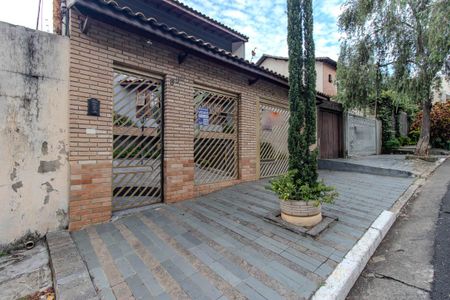 Casa à venda com 255m², 4 quartos e 5 vagasFachada