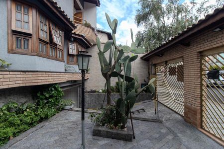 Casa à venda com 255m², 4 quartos e 5 vagasEntrada