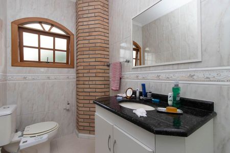 Casa à venda com 255m², 4 quartos e 5 vagasBanheiro da Suíte 2