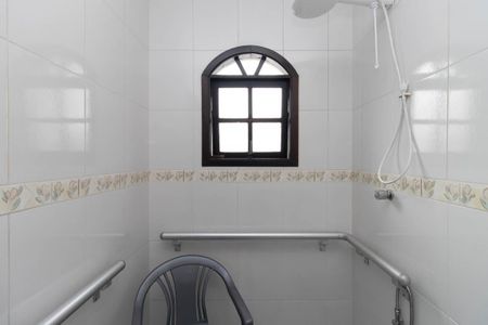 Casa à venda com 255m², 4 quartos e 5 vagasBanheiro da Suíte