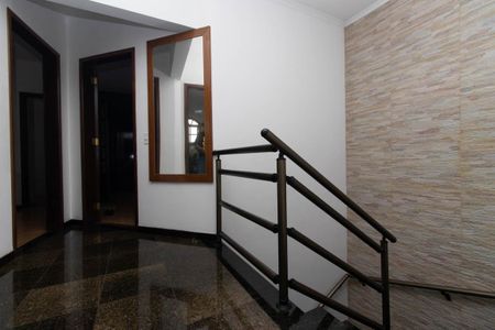 Casa à venda com 255m², 4 quartos e 5 vagasEscada