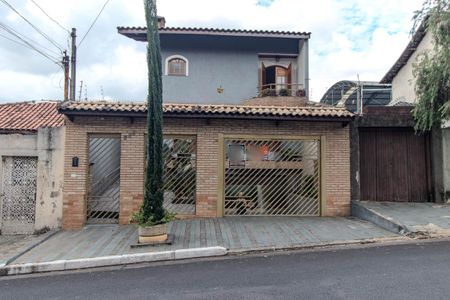 Casa à venda com 255m², 4 quartos e 5 vagasFachada