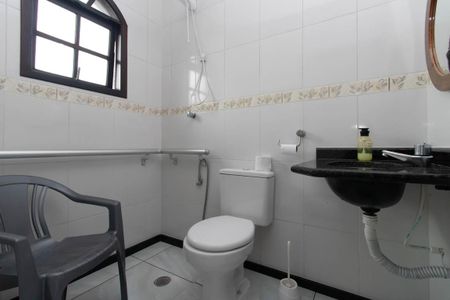 Casa à venda com 255m², 4 quartos e 5 vagasBanheiro da Suíte