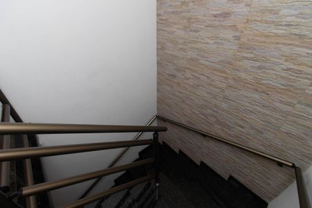 Casa à venda com 255m², 4 quartos e 5 vagasEscada