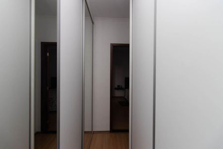 Casa à venda com 255m², 4 quartos e 5 vagasCloset