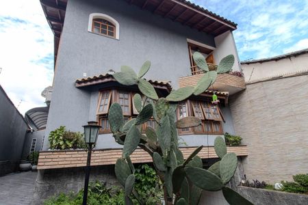 Casa à venda com 255m², 4 quartos e 5 vagasFachada