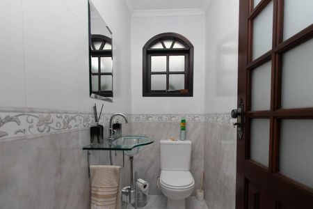 Casa à venda com 255m², 4 quartos e 5 vagasLavabo