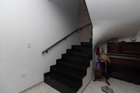 Casa à venda com 255m², 4 quartos e 5 vagasEscada