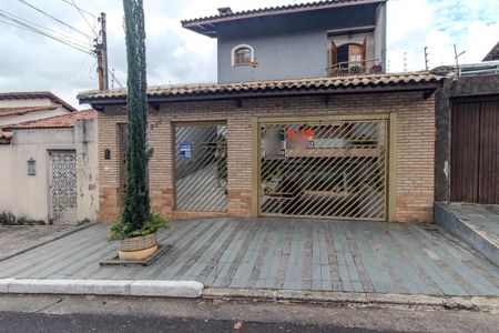 Casa à venda com 255m², 4 quartos e 5 vagasFachada