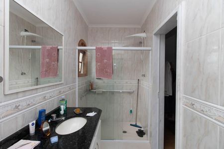 Casa à venda com 255m², 4 quartos e 5 vagasBanheiro da Suíte 2