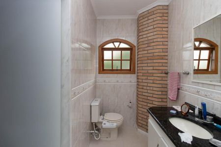 Casa à venda com 255m², 4 quartos e 5 vagasBanheiro da Suíte 2