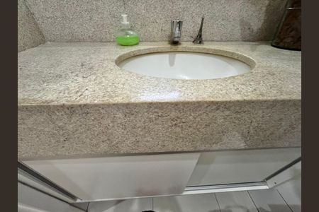 Casa de condomínio à venda com 172m², 3 quartos e 1 vagaBanheiro da Suíte