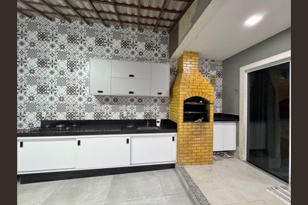 Casa de condomínio à venda com 172m², 3 quartos e 1 vagaÁrea externa