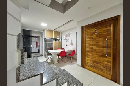 Casa de condomínio à venda com 172m², 3 quartos e 1 vagaSala