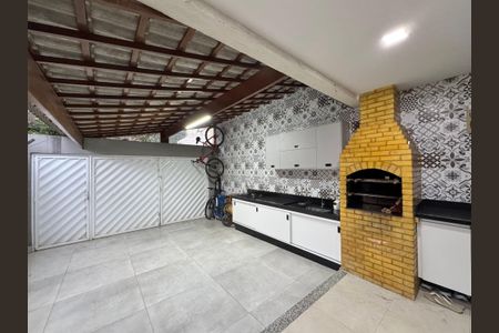 Casa de condomínio à venda com 172m², 3 quartos e 1 vagaÁrea externa