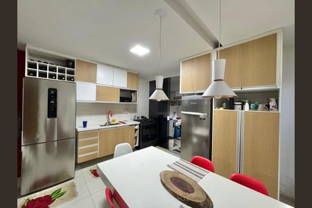 Casa de condomínio à venda com 172m², 3 quartos e 1 vagaCozinha e Área de Serviço