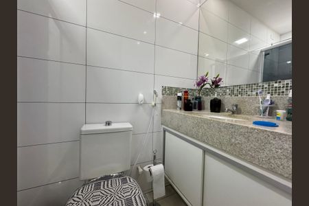 Casa de condomínio à venda com 172m², 3 quartos e 1 vagaBanheiro da Suíte 2