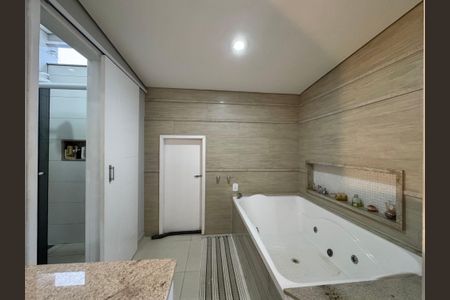 Casa de condomínio à venda com 172m², 3 quartos e 1 vagaBanheiro da Suíte