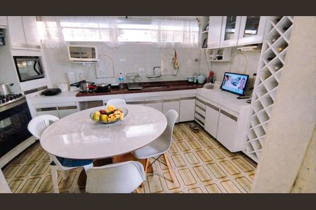 Apartamento à venda com 128m², 3 quartos e sem vagaCozinha