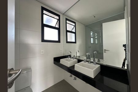 Casa de condomínio à venda com 470m², 3 quartos e 4 vagas