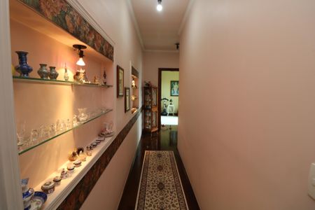 Casa à venda com 296m², 3 quartos e 5 vagasCorredor