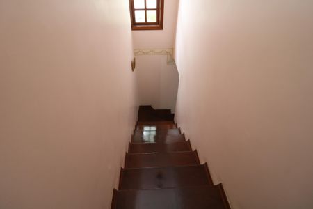 Casa à venda com 296m², 3 quartos e 5 vagasEscada