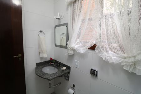 Casa à venda com 296m², 3 quartos e 5 vagasBanheiro 2