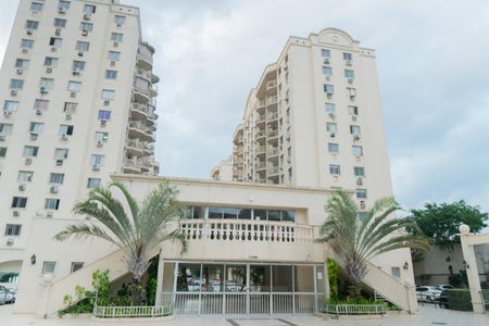 Apartamento à venda com 68m², 3 quartos e 1 vaga Apartamento à venda com 68m², 3 quartos e 1 vagaFachada