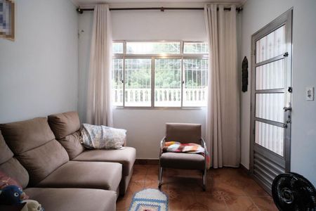 Casa à venda com 87m², 2 quartos e 2 vagasSala