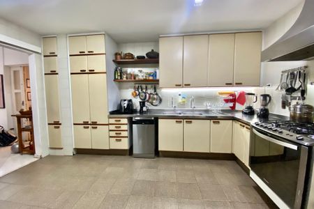 Apartamento para alugar com 400m², 4 quartos e 1 vaga Apartamento para alugar com 400m², 4 quartos e 1 vagaCozinha