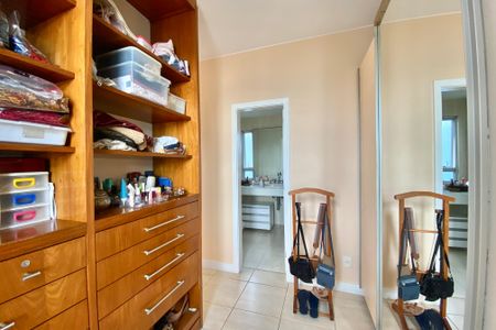 Apartamento para alugar com 400m², 4 quartos e 1 vaga Apartamento para alugar com 400m², 4 quartos e 1 vagaCloset suíte