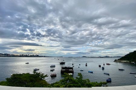 Apartamento para alugar com 400m², 4 quartos e 1 vaga Apartamento para alugar com 400m², 4 quartos e 1 vagaVista varanda Quarto 1