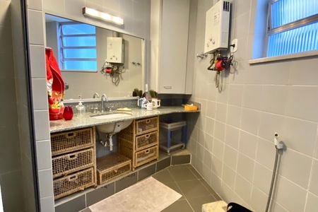 Apartamento para alugar com 400m², 4 quartos e 1 vaga Apartamento para alugar com 400m², 4 quartos e 1 vagaBanheiro social